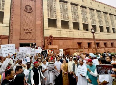 Protest at entrance of Indian Parliament