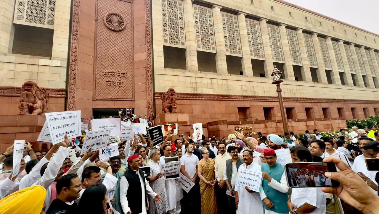 Protest at entrance of Indian Parliament